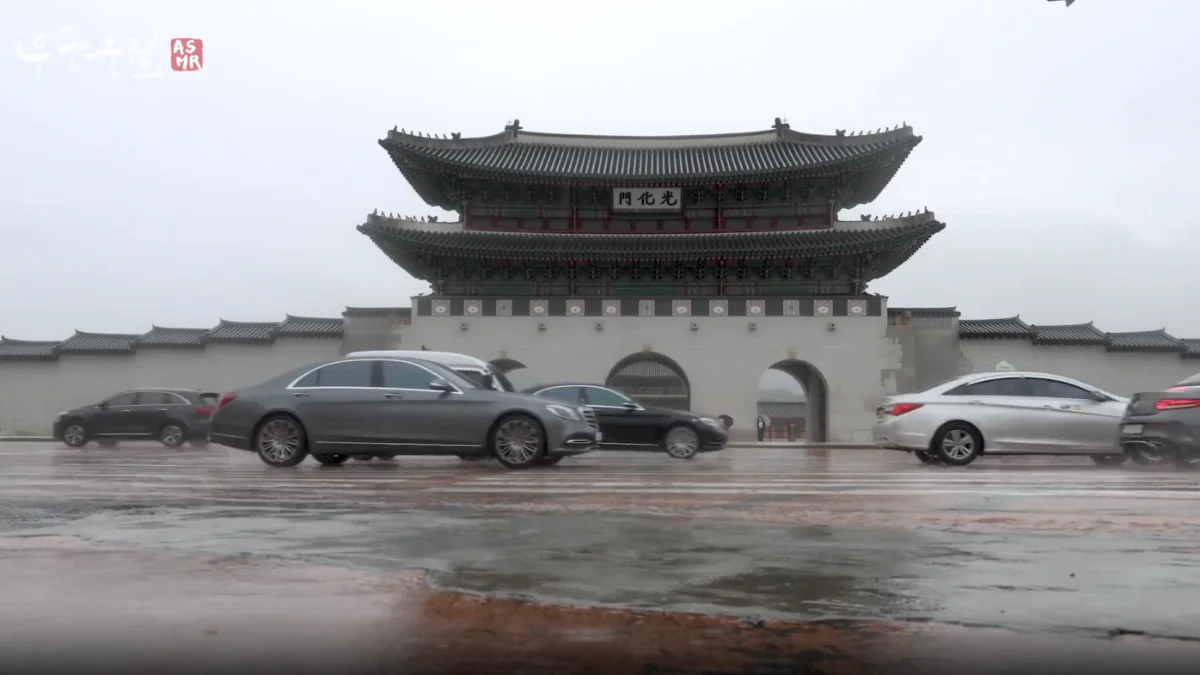 비 오는 날의 경복궁