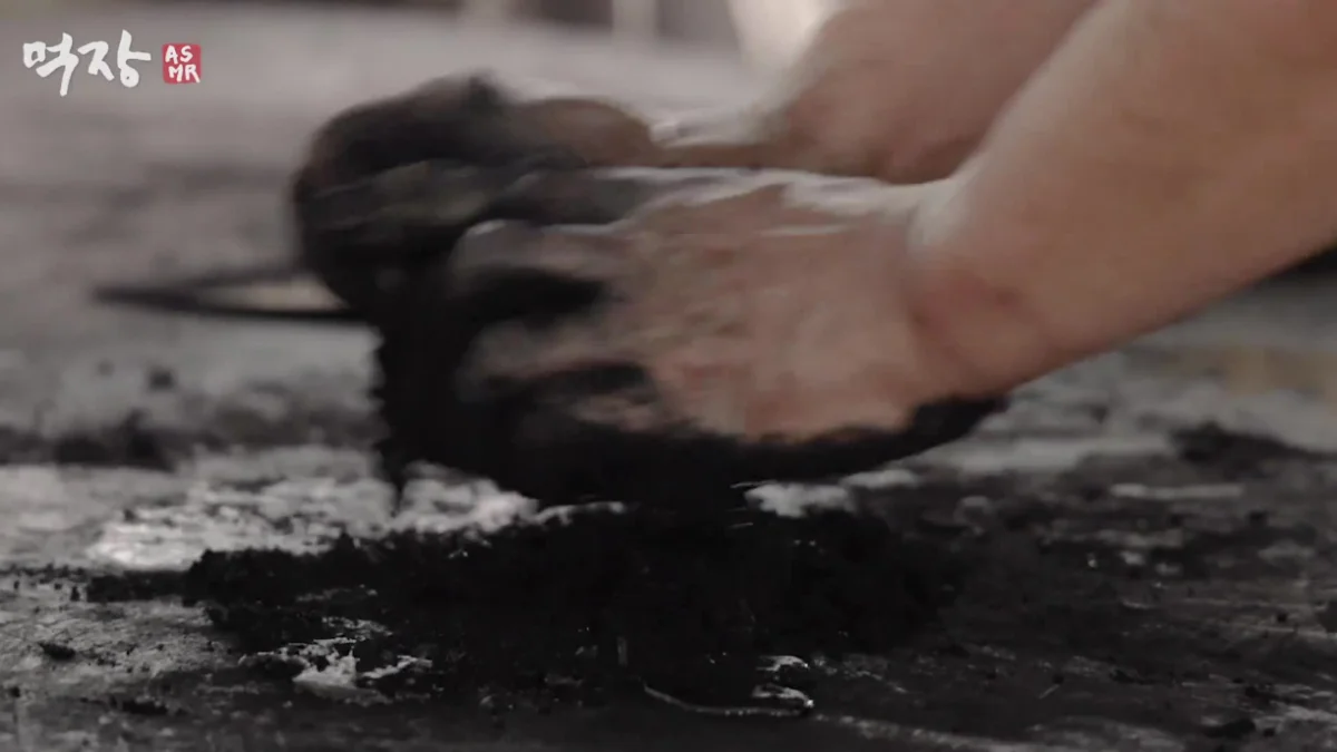 그을음으로 먹 만들기